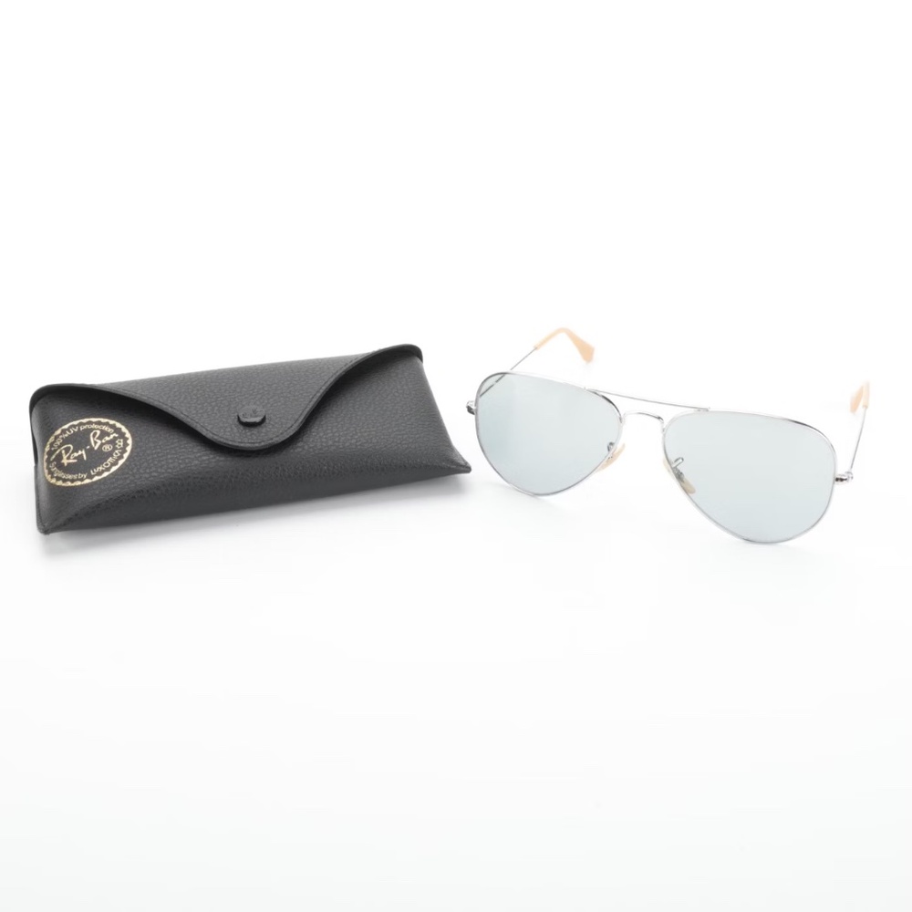 New Ray-Ban 3025 Large Metal Aviator Sunglasses with Case.  Silver hardware.